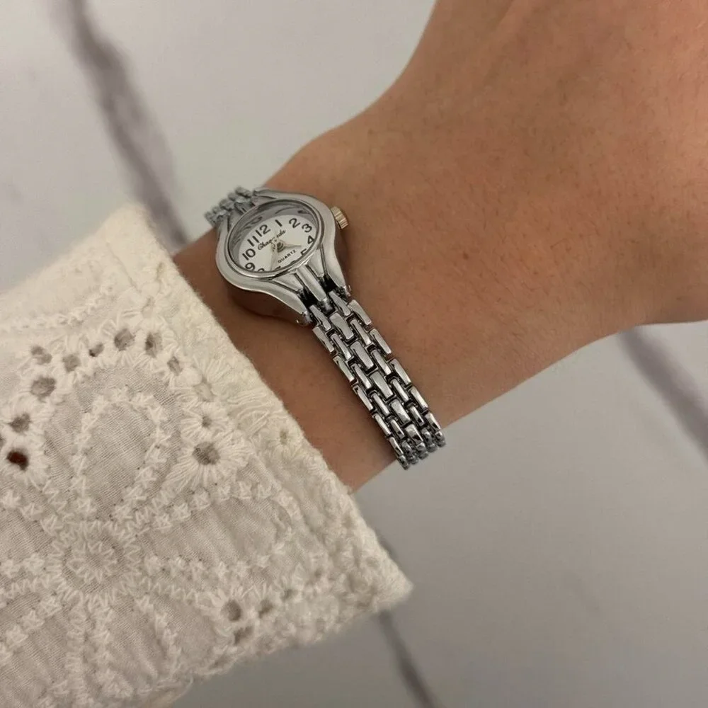 Sku0261 Retro Silver White dial Women‎ Casual Round Watch Bracelet + gift bag